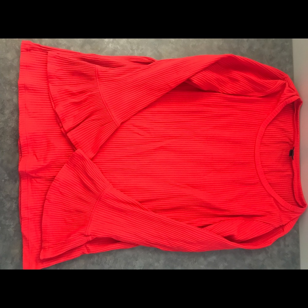 Crew shirt with fun sleeves !